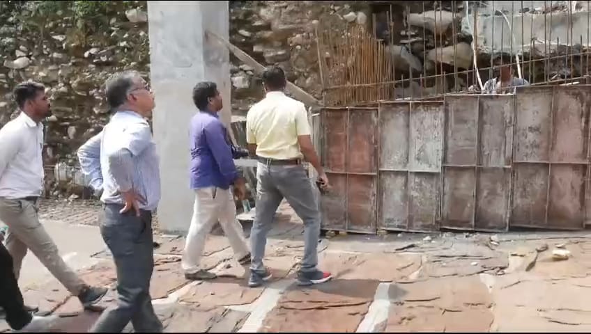 महाकालेश्वर मंदिर में सीबीआरआई के एक्सपर्ट ने की जांच.... आखिर कितना मजबूत है मंदिर का स्ट्रक्च महाकालेश्वर मंदिर में सीबीआरआई के एक्सपर्ट ने की जांच.... आखिर कितना मजबूत है मंदिर का स्ट्रक्च