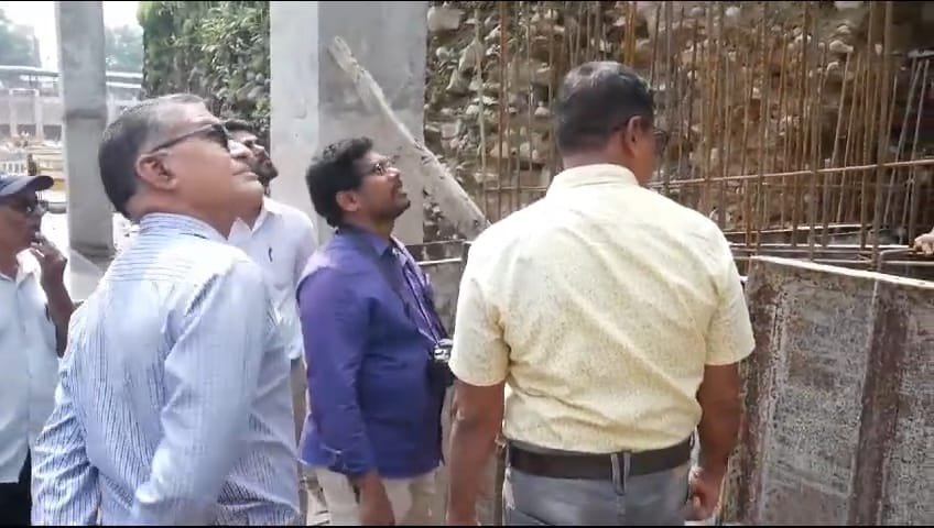 महाकालेश्वर मंदिर में सीबीआरआई के एक्सपर्ट ने की जांच.... आखिर कितना मजबूत है मंदिर का स्ट्रक्च महाकालेश्वर मंदिर में सीबीआरआई के एक्सपर्ट ने की जांच.... आखिर कितना मजबूत है मंदिर का स्ट्रक्च