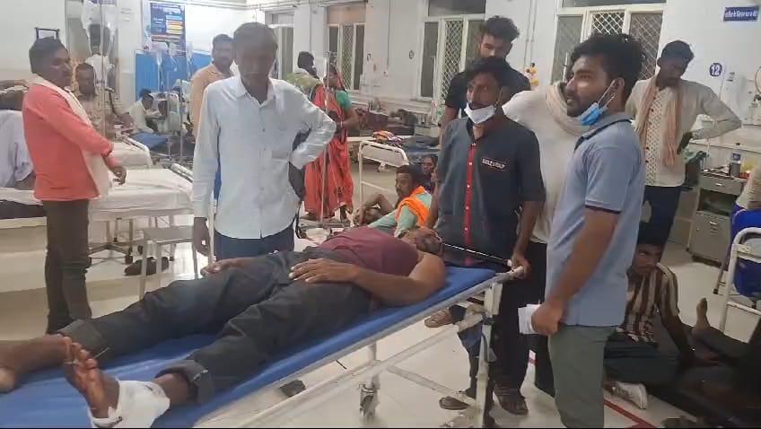 सुरक्षा कर्मियों के बीच हुए विवाद में जमकर चले लाठी और डंडे