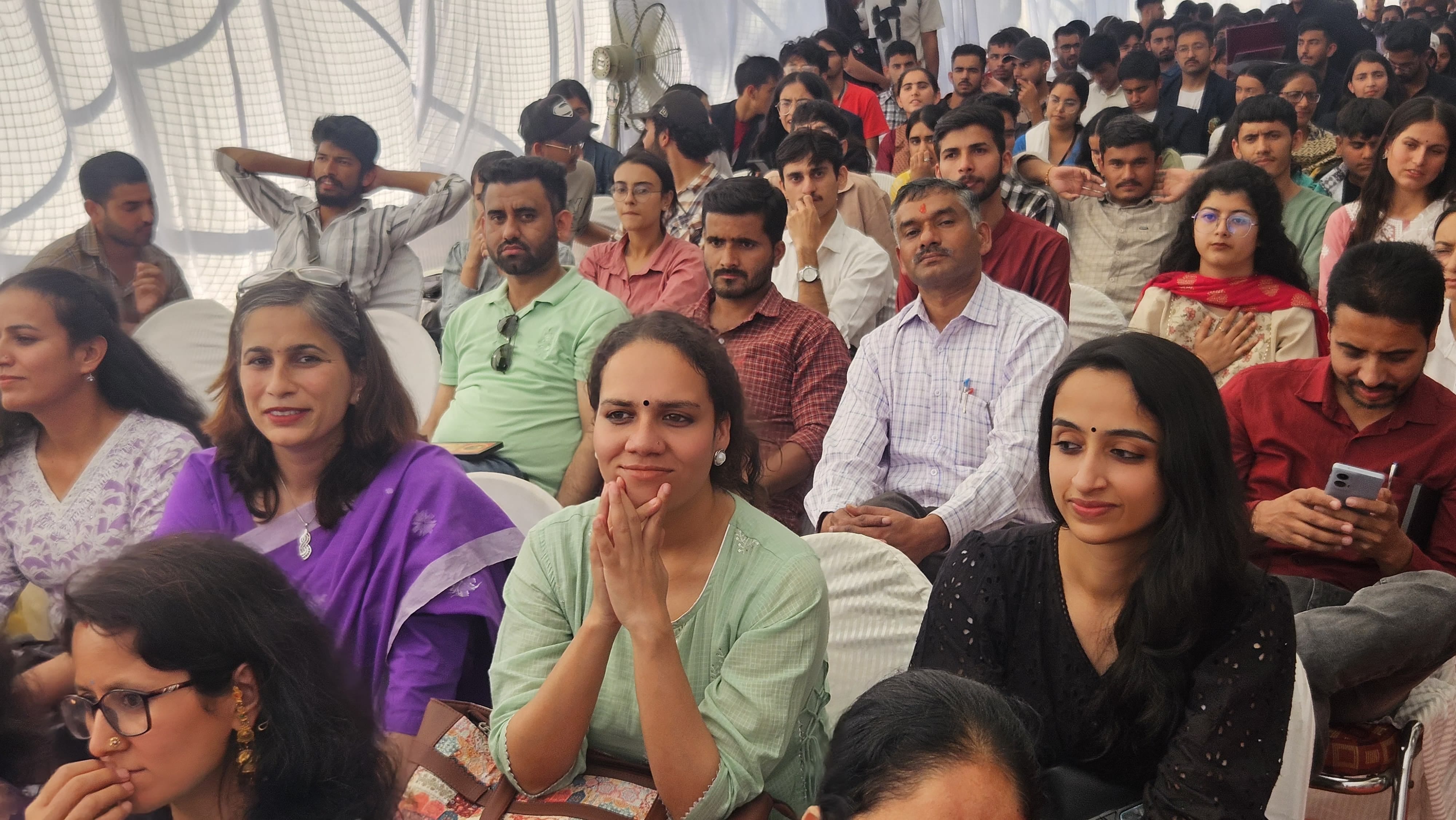 बिलासपुर कॉलेज में इंटर युवा महोत्सव के समापन अवसर पर नृत्य प्रस्तुत करता युवक । संवाद बिलासपुर कॉलेज में इंटर युवा महोत्सव के समापन अवसर पर नृत्य प्रस्तुत करता युवक । संवाद