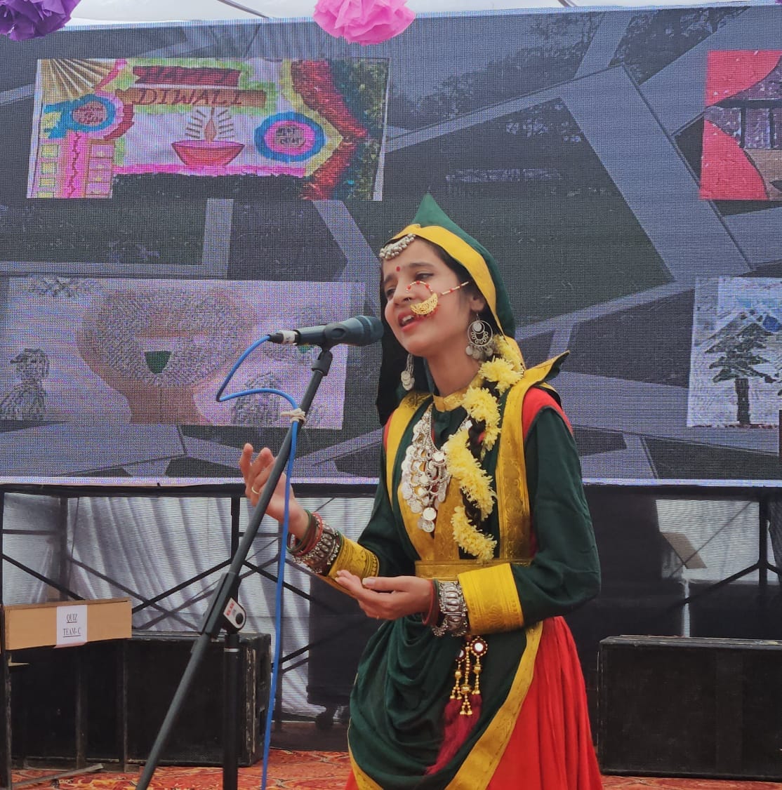 बिलासपुर कॉलेज में इंटर युवा महोत्सव के समापन अवसर पर नृत्य प्रस्तुत करता युवक । संवाद बिलासपुर कॉलेज में इंटर युवा महोत्सव के समापन अवसर पर नृत्य प्रस्तुत करता युवक । संवाद