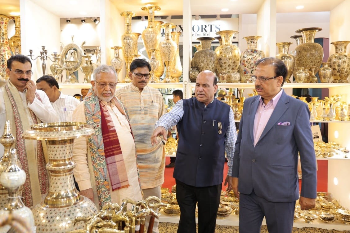 बीटूबी कैश एंड कैरी वेंचर को लांच करते हुए प्रदेश के वित्त मंत्री सुरेश खन्ना बीटूबी कैश एंड कैरी वेंचर को लांच करते हुए प्रदेश के वित्त मंत्री सुरेश खन्ना