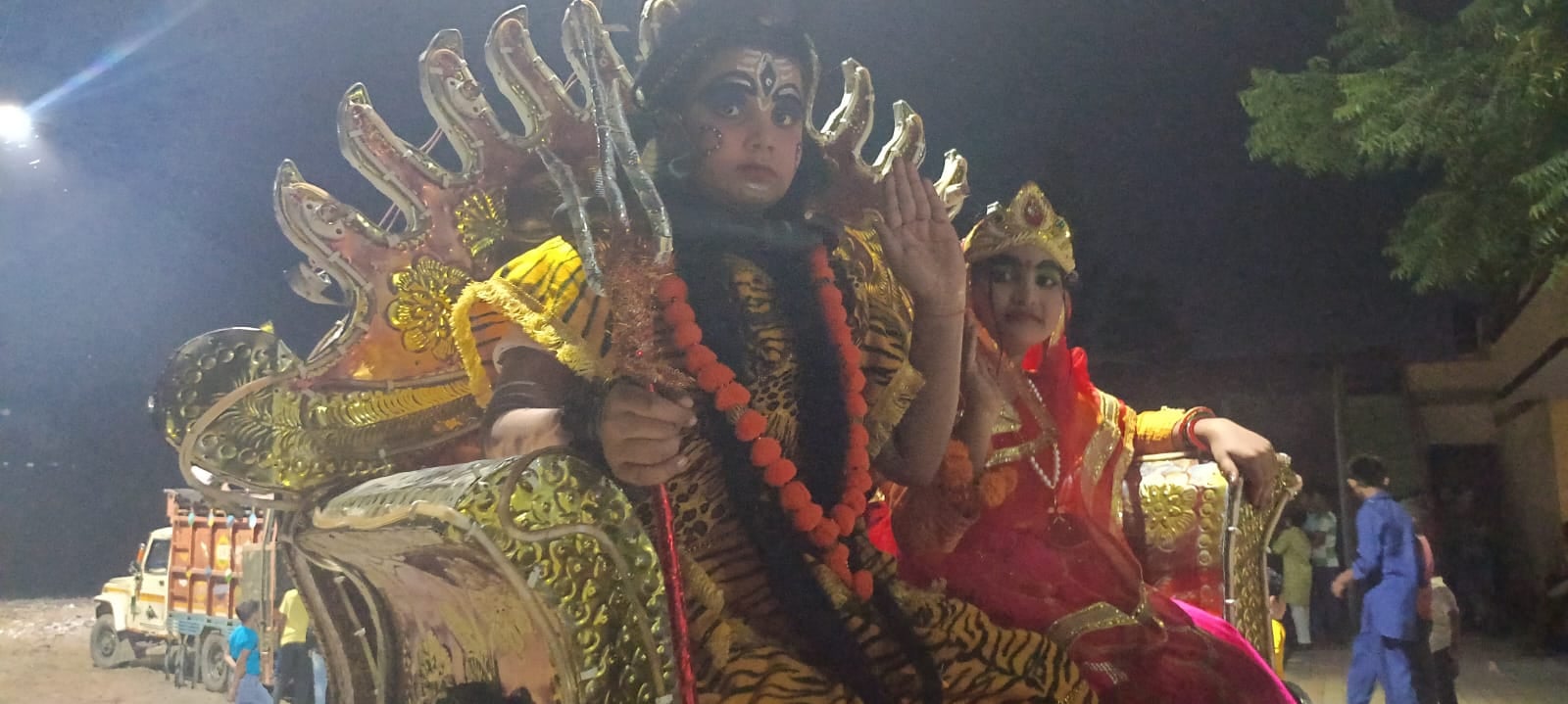 बिलसंडा नगर में महार्षि वाल्मीकि की जयंती पर शोभायात्रा का शुभारंभ करते विधायक विवेक वर्मा।स् बिलसंडा नगर में महार्षि वाल्मीकि की जयंती पर शोभायात्रा का शुभारंभ करते विधायक विवेक वर्मा।स्