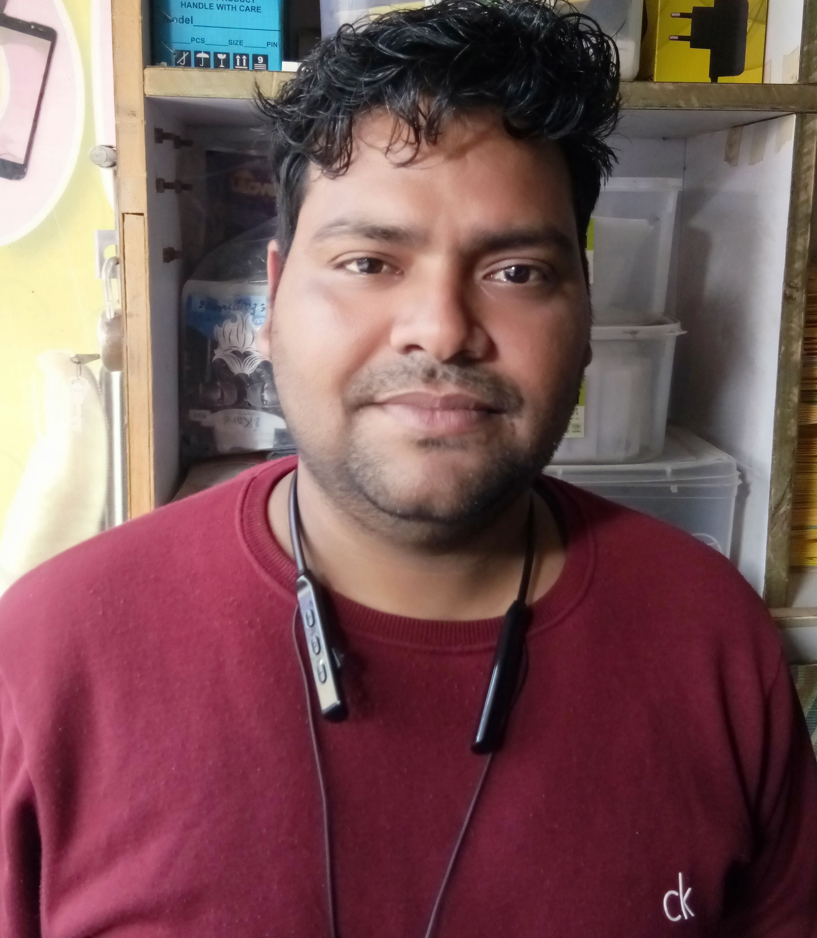 फोटो संख्या:71-भूतपूर्व सैनिक  कैंटिन के बाहर खड़े वाहन--संवाद