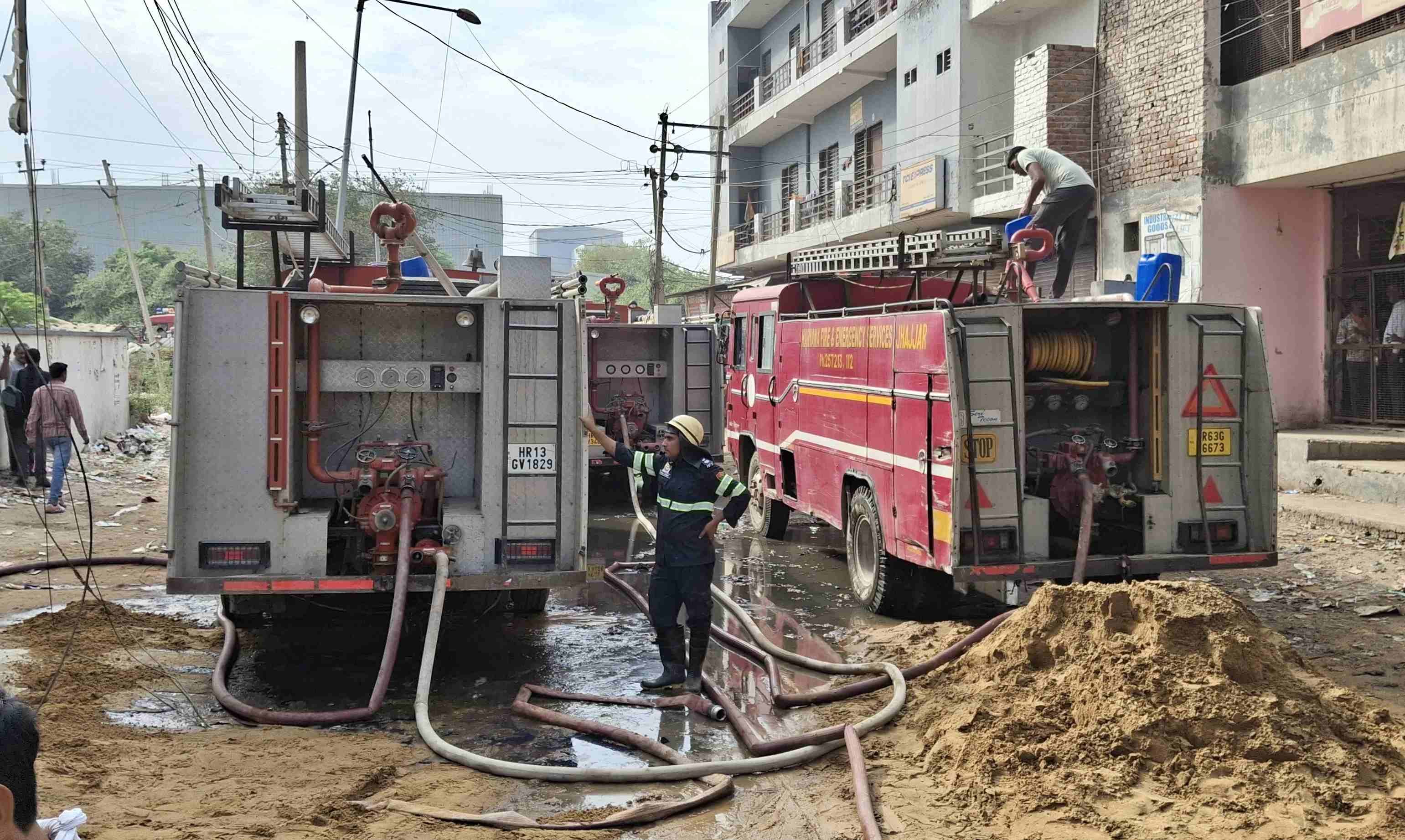 -फोटो 62 : सेक्टर-16 स्थित केमिकल गोदाम में लगी भीषण आग। संवाद