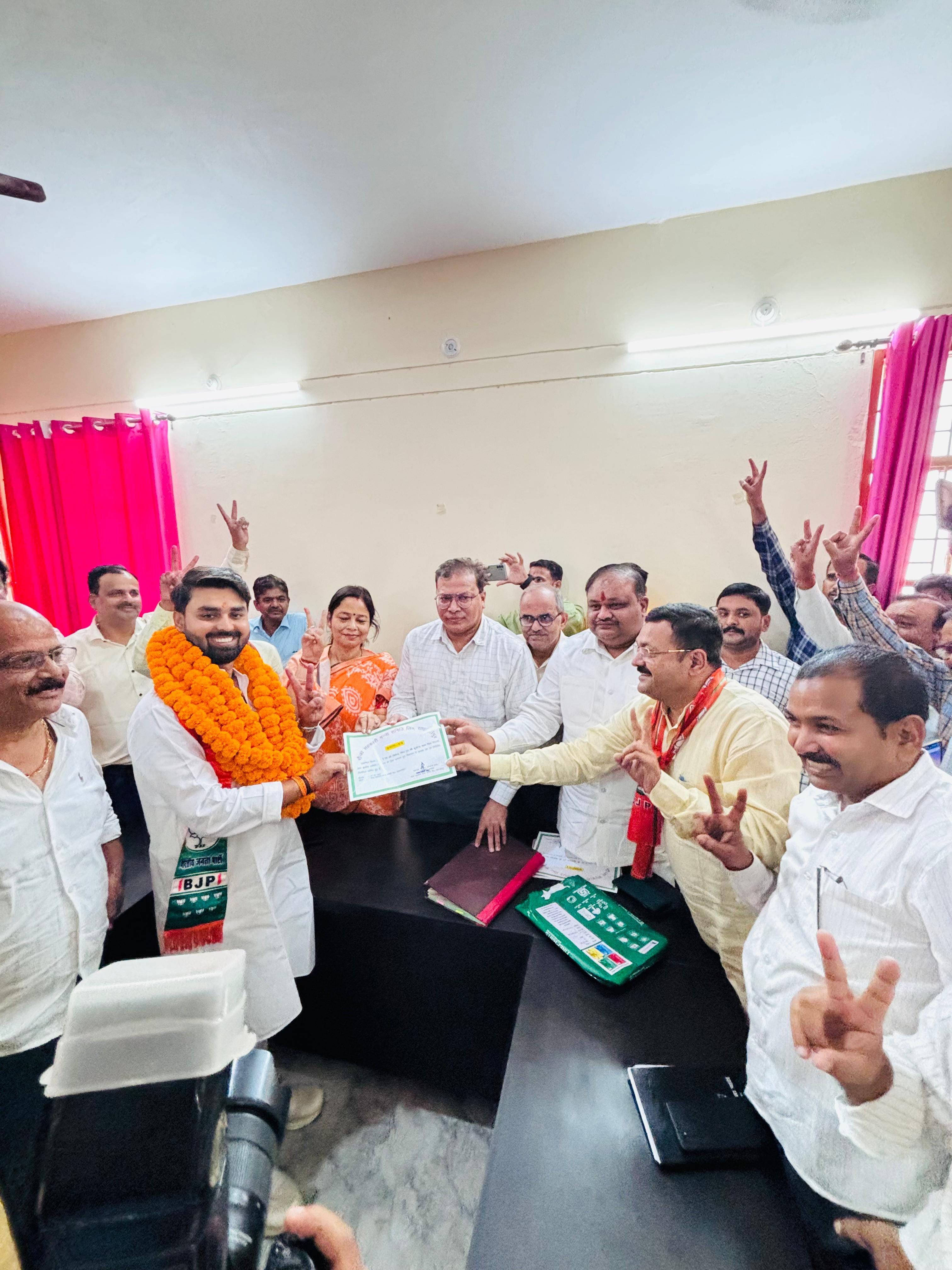 पुवायां सहकारी गन्ना विकास समिति के नवनिर्वाचित अध्यक्ष महेंद्रपाल। स्रोत महेंद्रपाल पुवायां सहकारी गन्ना विकास समिति के नवनिर्वाचित अध्यक्ष महेंद्रपाल। स्रोत महेंद्रपाल