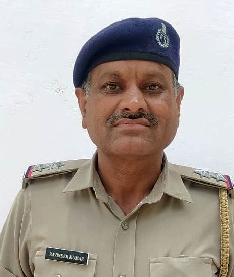 18जेएनडी21-नागरिक अस्पताल में पहुंचे मृतक के परिजन। संवाद
