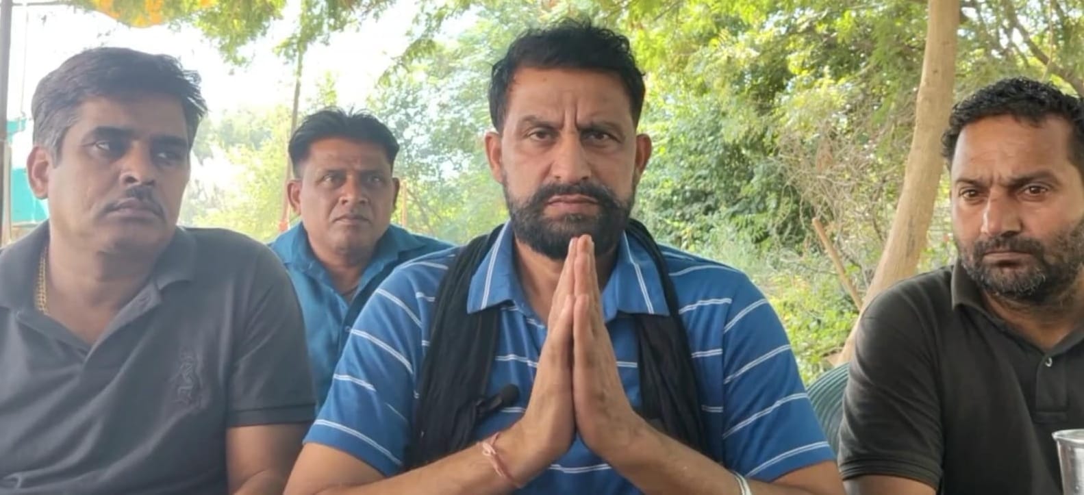 18सीटीके06..सेक्टर-6 स्थित तंबू में पत्रकारों से बातचीत करते नवीन जयहिंद। संवाद 18सीटीके06..सेक्टर-6 स्थित तंबू में पत्रकारों से बातचीत करते नवीन जयहिंद। संवाद