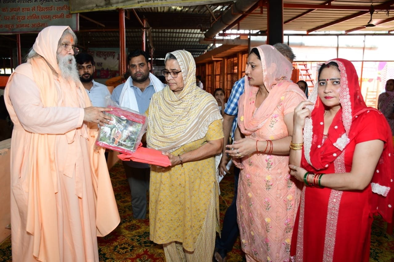 -फोटो 53 : कार्यक्रम में पहुंचे गो भक्त गीताज्ञानेश्वर डॉ. स्वामी दिव्यानंद महाराज के साथ। -फोटो 53 : कार्यक्रम में पहुंचे गो भक्त गीताज्ञानेश्वर डॉ. स्वामी दिव्यानंद महाराज के साथ।