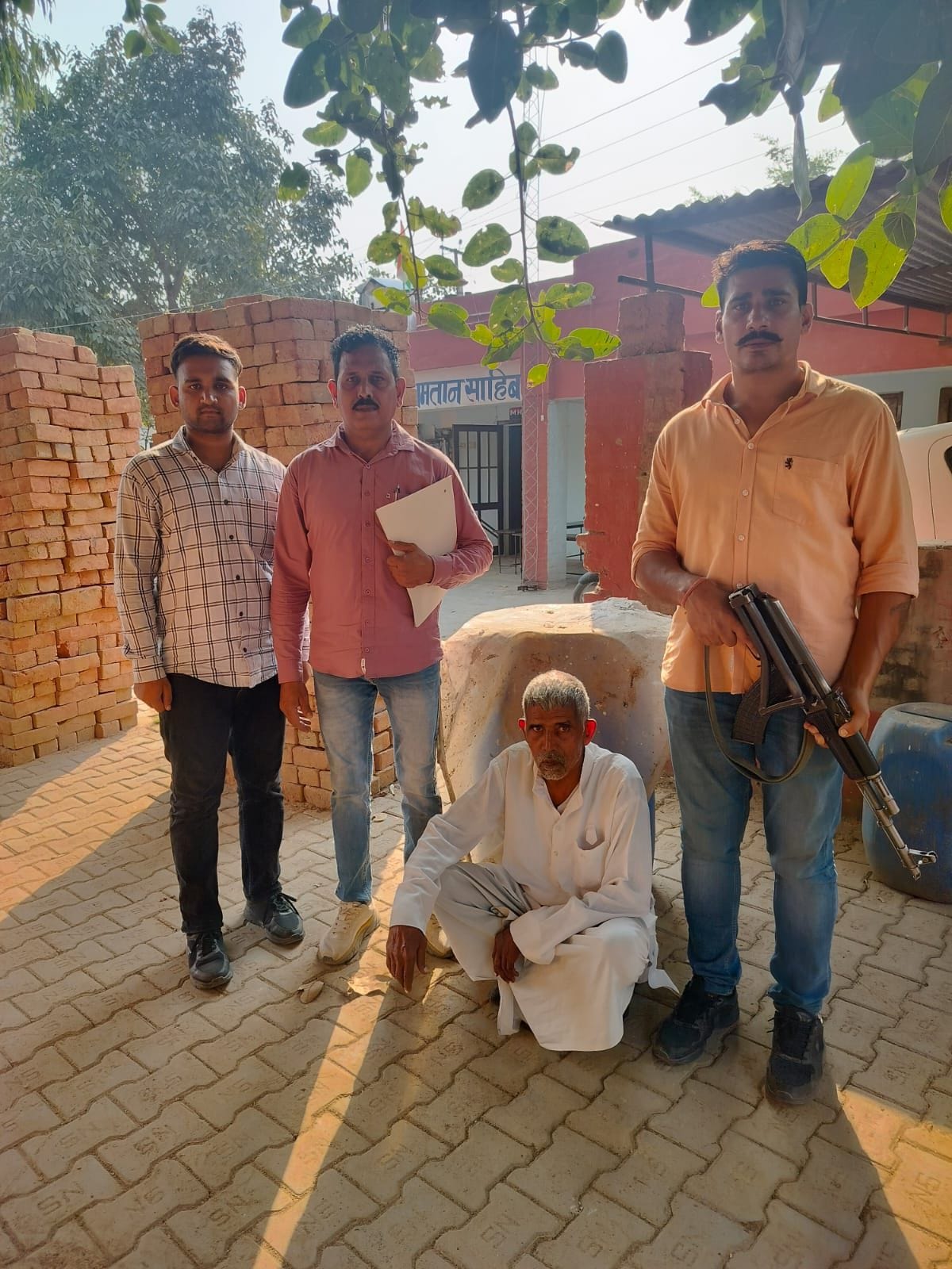 19जेएनडी12: लाहन के साथ पकड़ा गया व्यक्ति पुलिस गिरफ्त में। पुलिस प्रवक्ता 19जेएनडी12: लाहन के साथ पकड़ा गया व्यक्ति पुलिस गिरफ्त में। पुलिस प्रवक्ता