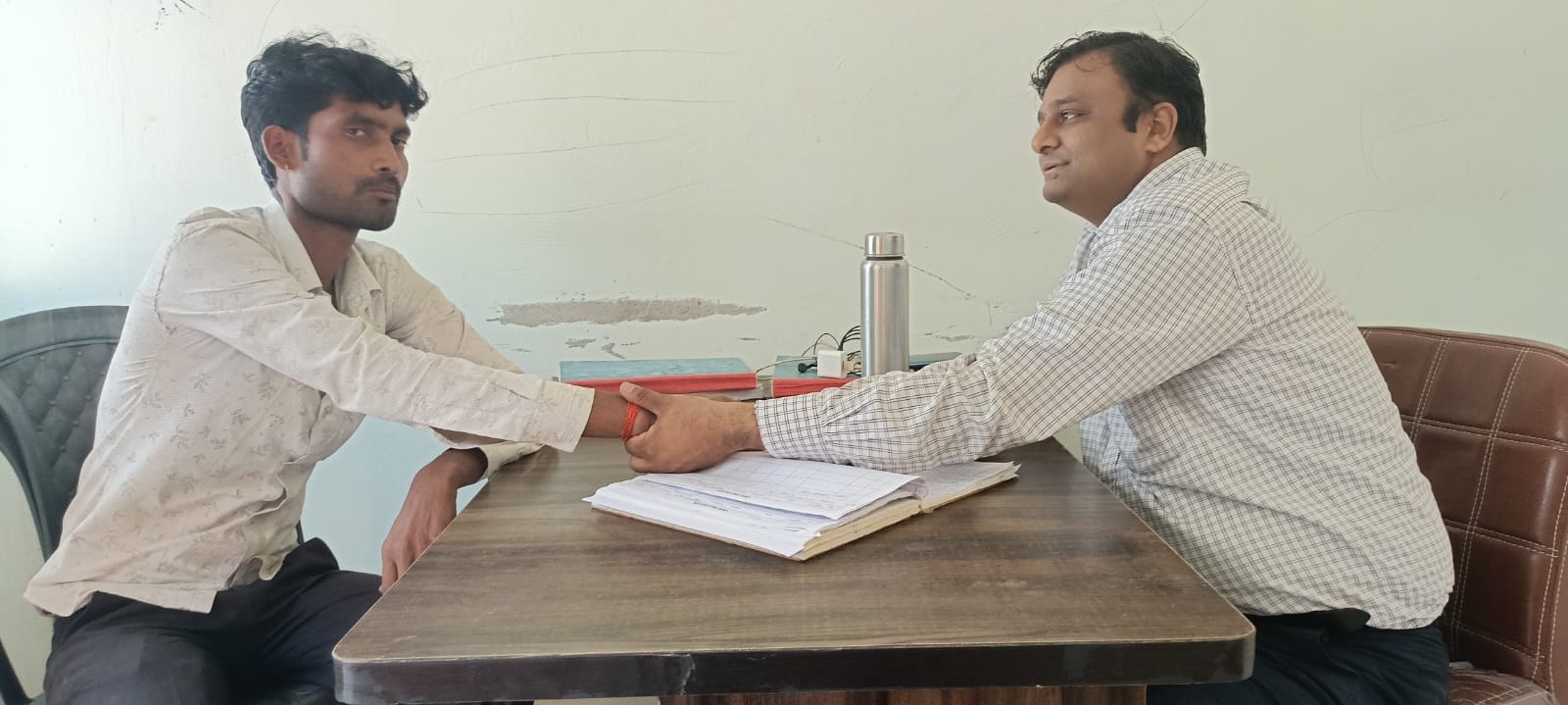 पूरनपुर क्षेत्र के गांव शेरपुर कला की पीएचसी में खाली पड़ी चिकित्सक की कुर्सी।संवाद पूरनपुर क्षेत्र के गांव शेरपुर कला की पीएचसी में खाली पड़ी चिकित्सक की कुर्सी।संवाद