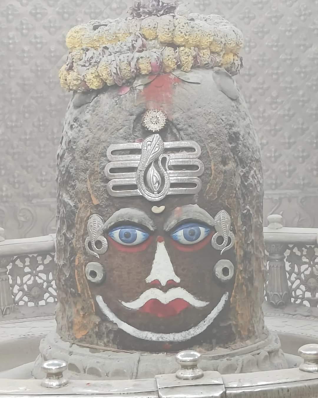 आज का भस्मारती श्रृंगार - मस्तक पर त्रिपुंड लगाकर सजे बाबा महाकाल, भक्त बोले जय श्री महाकाल आज का भस्मारती श्रृंगार - मस्तक पर त्रिपुंड लगाकर सजे बाबा महाकाल, भक्त बोले जय श्री महाकाल