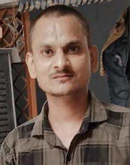 अजुहा कस्बे में हुए मार्ग हादसे में नितिन सिंह उर्फ मोनू की मौत के बाद जुटी भीड़। संवाद अजुहा कस्बे में हुए मार्ग हादसे में नितिन सिंह उर्फ मोनू की मौत के बाद जुटी भीड़। संवाद