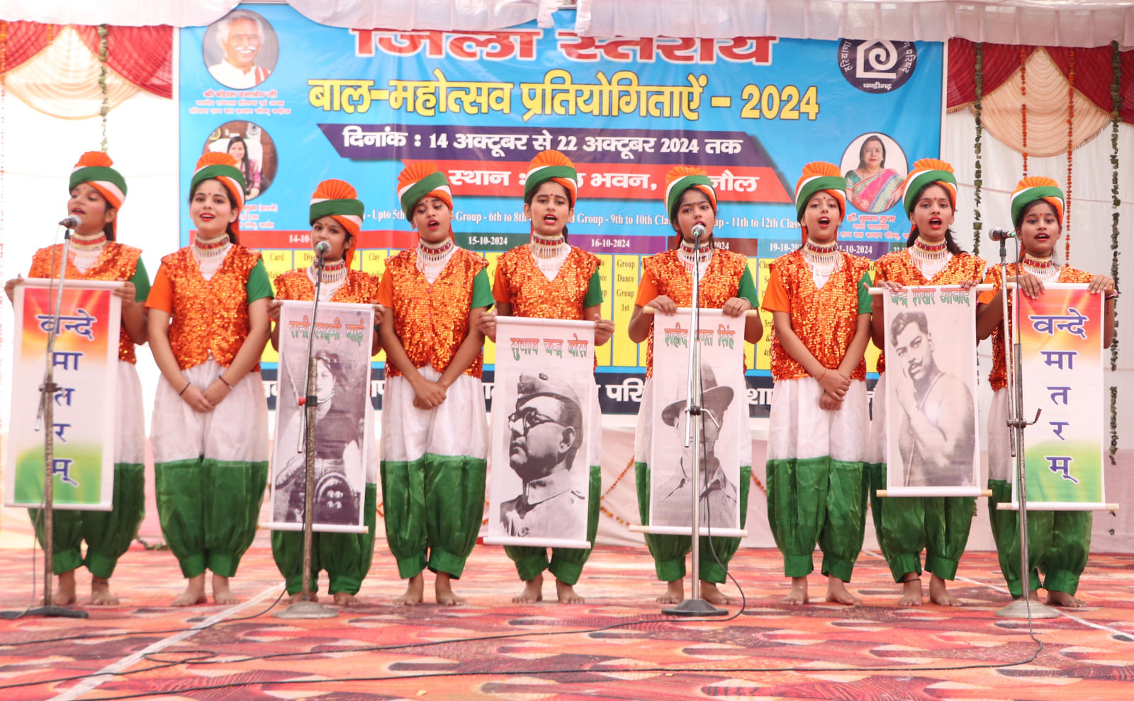 फोटो- 08बाल दिवस प्रतियोगिता में समूहगान करती छात्राएं। स्रोत- संस्थान