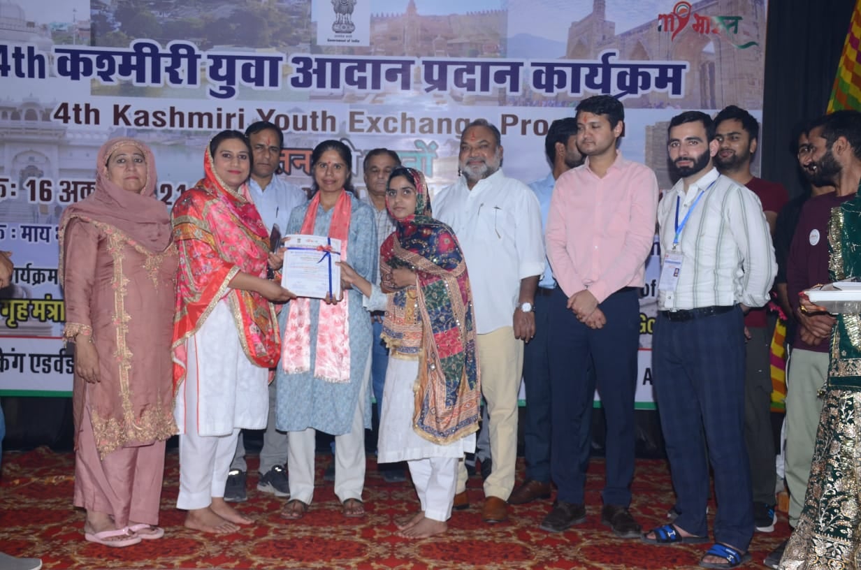 कश्मीरी युवाओं ने कहा अलविदा अजमेर की धरती को कश्मीरी युवाओं ने कहा अलविदा अजमेर की धरती को