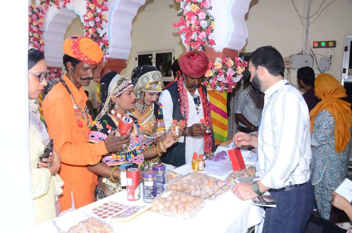 कश्मीरी युवाओं ने कहा अलविदा अजमेर की धरती को कश्मीरी युवाओं ने कहा अलविदा अजमेर की धरती को