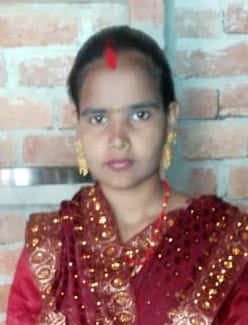 कुंवरगांव क्षेत्र में विवाहिता की मौत के बाद घटनास्थल पर मौजूद पुलिस व ग्रामीण। संवाद