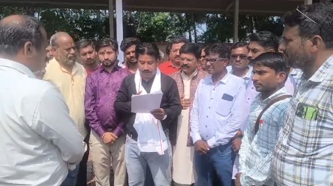 खरगोन में राठौर समाज जन जिला कलेक्टर कार्यालय में सौंपा ज्ञापन