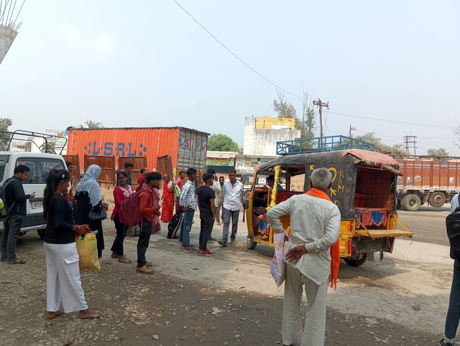 पीलीभीत का नौगवा चौराहा।संवाद पीलीभीत का नौगवा चौराहा।संवाद