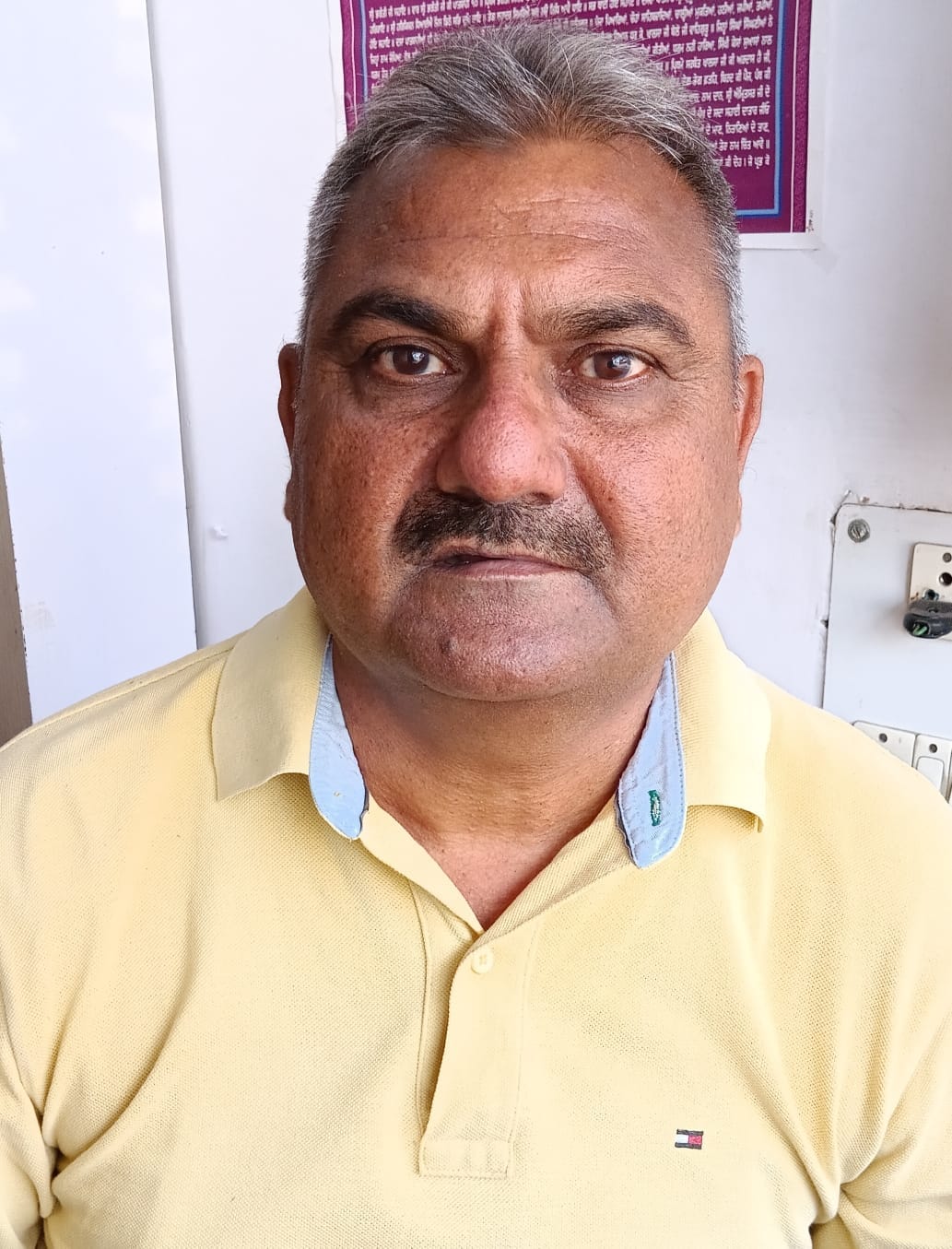 पीलीभीत के टनकपुर मार्ग पर लाईटे कम होने से सड़क पर छाया अंधेरा।संवाद पीलीभीत के टनकपुर मार्ग पर लाईटे कम होने से सड़क पर छाया अंधेरा।संवाद