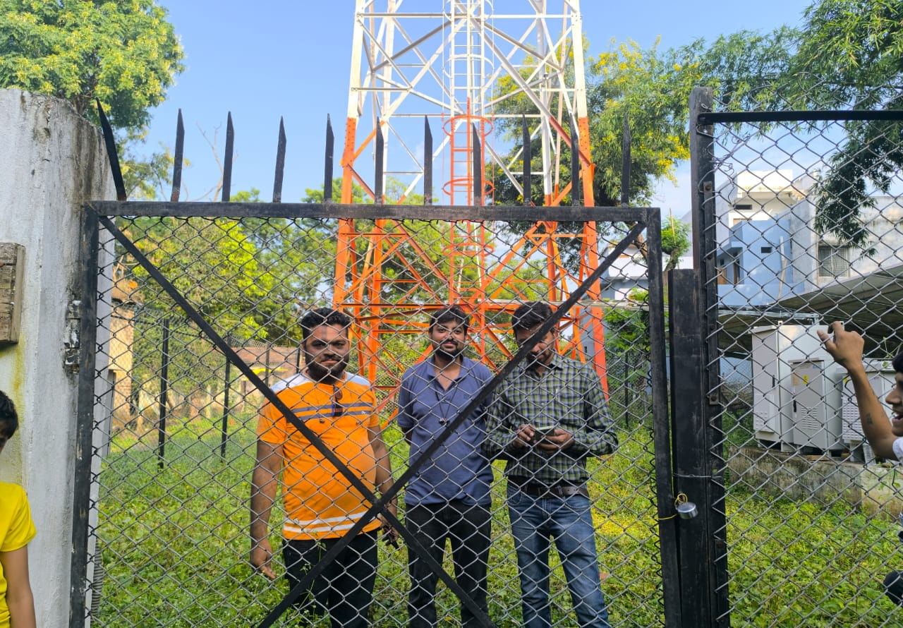 बीएसएनल का नेटवर्क नहीं मिलने से परेशान ग्रामीणों ने बताइ अपनी समस्या