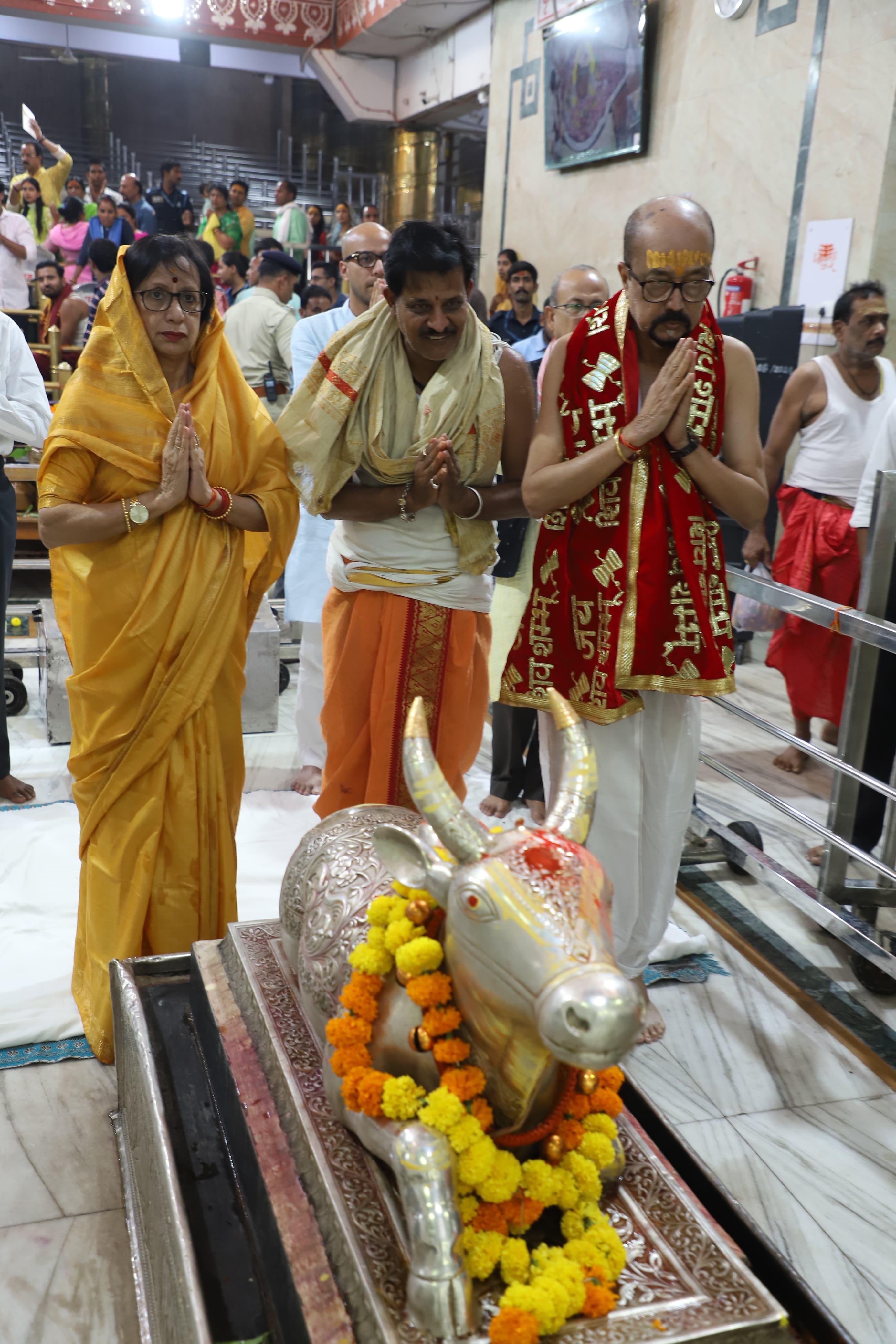 छत्तीसगढ़ के राज्यपाल ने लिया बाबा महाकाल का आशीर्वाद, पत्नी रानी डेका के साथ किए दर्शन छत्तीसगढ़ के राज्यपाल ने लिया बाबा महाकाल का आशीर्वाद, पत्नी रानी डेका के साथ किए दर्शन