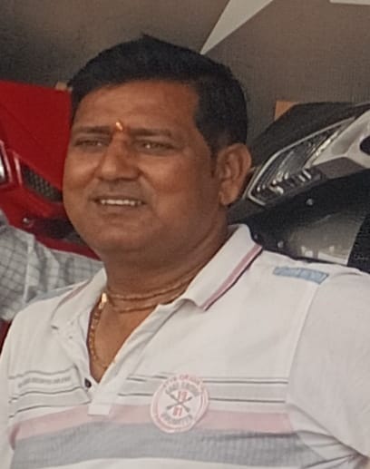 पीलीभीत में एक सर्राफा शो रूम पर खरीददारी करती महिलाएं। संवाद पीलीभीत में एक सर्राफा शो रूम पर खरीददारी करती महिलाएं। संवाद