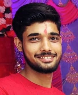 धवई गांव में रितेश त्रिपाठी की मौत पर गमजदा परिजन। संवाद धवई गांव में रितेश त्रिपाठी की मौत पर गमजदा परिजन। संवाद