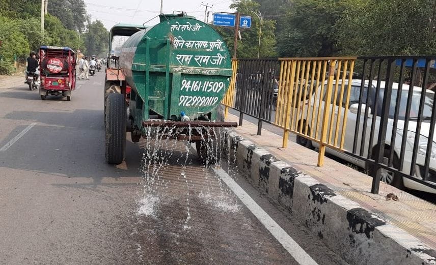 24जेएनडी10-वीरवार सुबह खेतों में छाया स्मॉग। संवाद