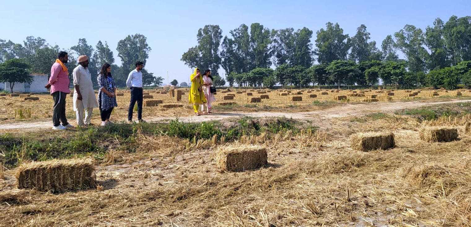 24जेएनडी14-फसल अवशेष प्रबंधन में प्रयोग होने वाली कस्टम हायरिंग केंद्र का निरीक्षण करते कृषि अध 24जेएनडी14-फसल अवशेष प्रबंधन में प्रयोग होने वाली कस्टम हायरिंग केंद्र का निरीक्षण करते कृषि अध