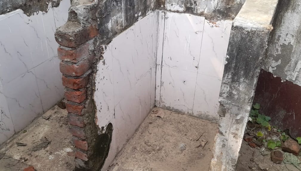 बिल्सी के बांस बरोलिया का उच्च प्राथमिक स्कूल। संवाद
