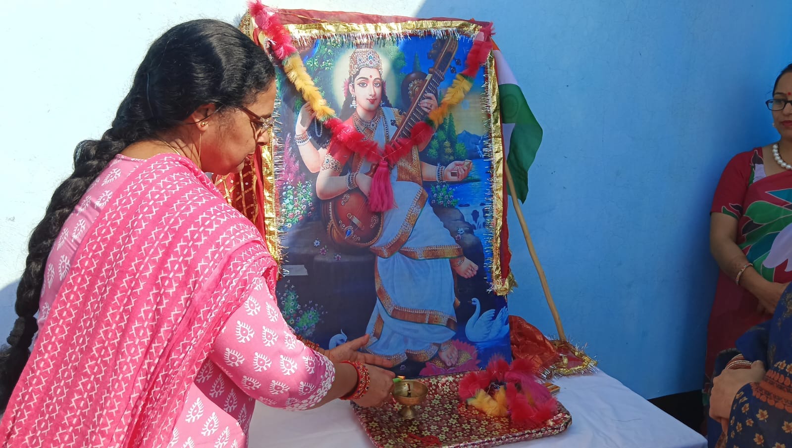 बिलासपुर के घाघस स्कूल में आयोजित कार्यक्रम में प्रस्तुति देते बच्चे । स्कूल प्रबंधन बिलासपुर के घाघस स्कूल में आयोजित कार्यक्रम में प्रस्तुति देते बच्चे । स्कूल प्रबंधन