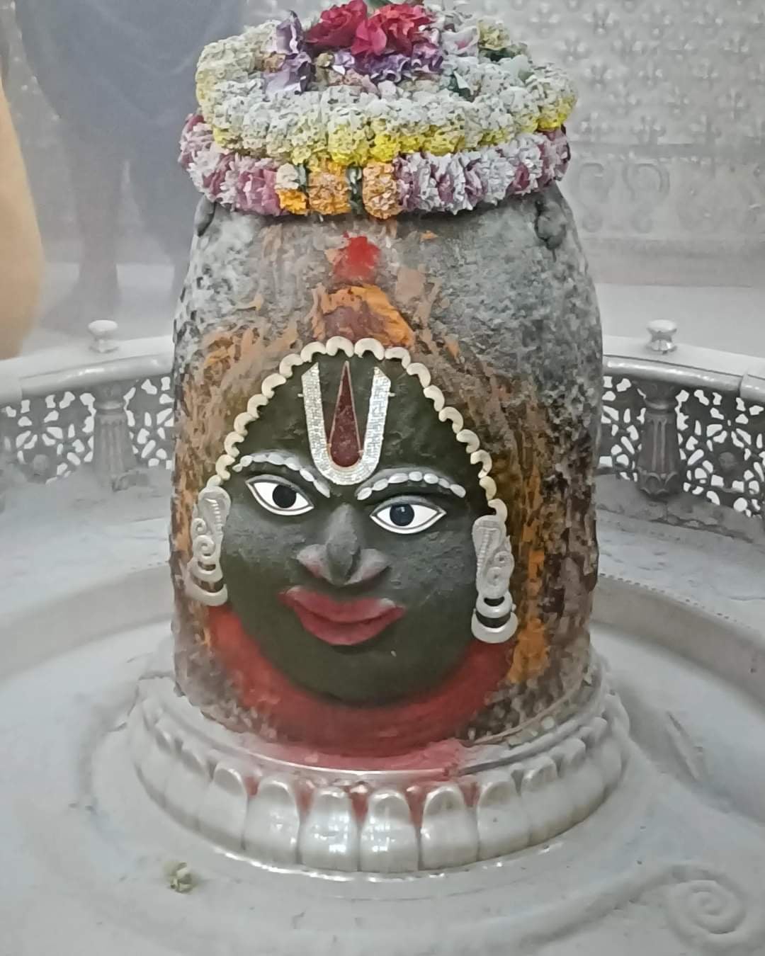 महाकाल की भस्म आरती... मस्तक पर वैष्णव तिलक, कानो में सर्प आज कुछ ऐसे निराले स्वरूप मे सजे बाबा महाकाल की भस्म आरती... मस्तक पर वैष्णव तिलक, कानो में सर्प आज कुछ ऐसे निराले स्वरूप मे सजे बाबा