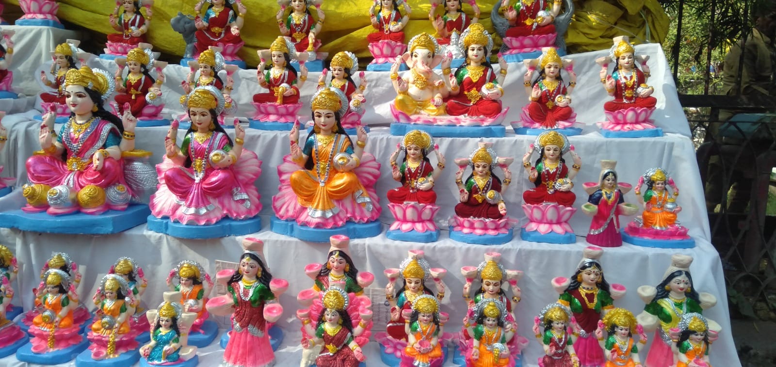 दीपावली पर चमक उठे बाजार दीपावली पर चमक उठे बाजार