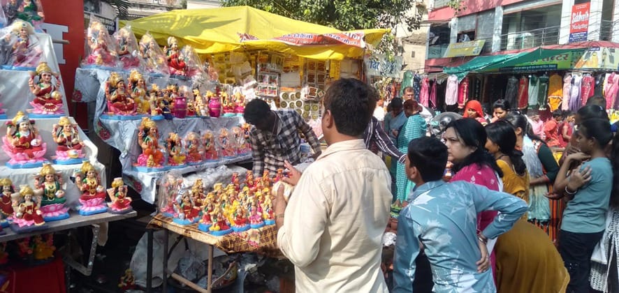 दीपावली पर चमक उठे बाजार दीपावली पर चमक उठे बाजार