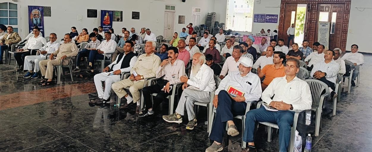 27जेएनडी14: बामसेफ हरियाणा राज्य इकाई की बैठक में मौजूद पदाधिकारी व कार्यकर्ता। संवाद 27जेएनडी14: बामसेफ हरियाणा राज्य इकाई की बैठक में मौजूद पदाधिकारी व कार्यकर्ता। संवाद