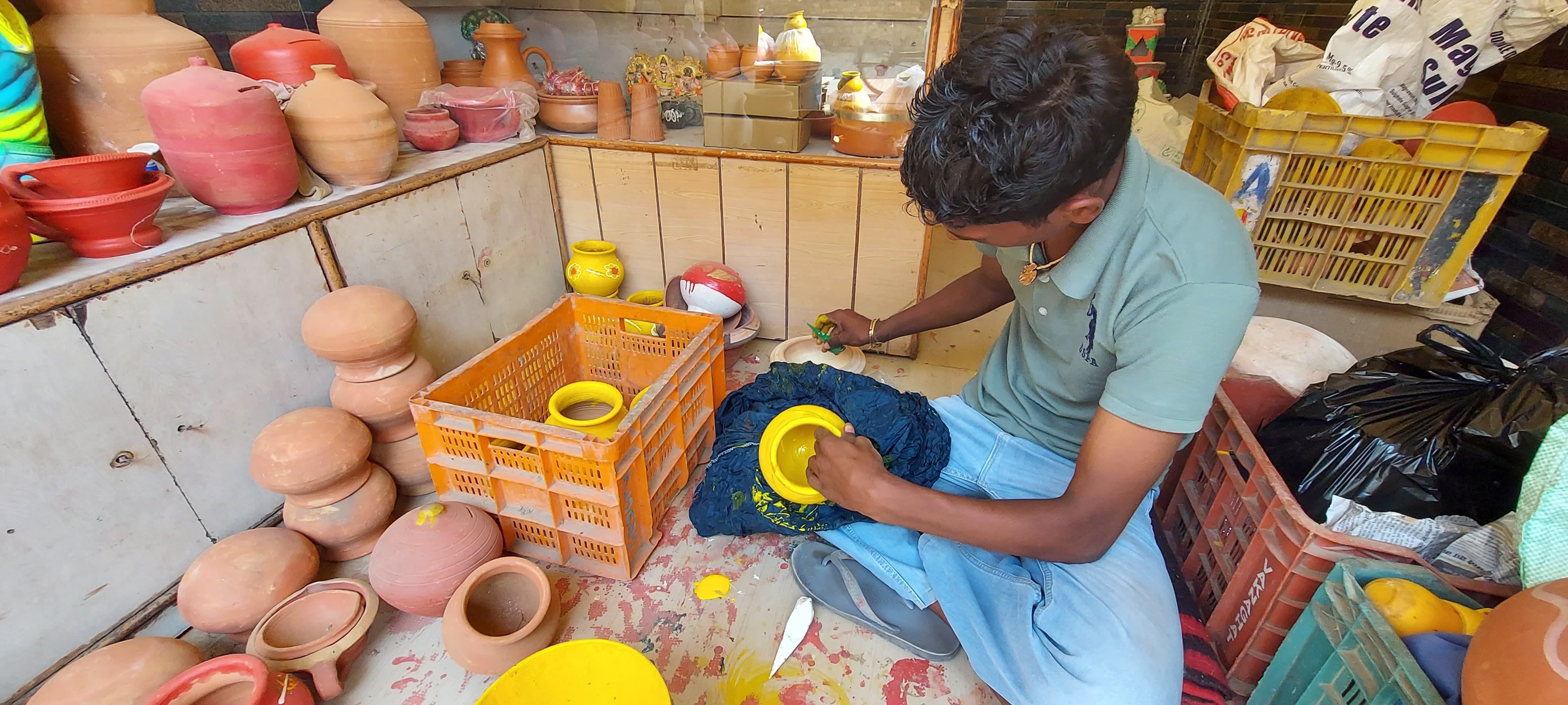 27जेएनडी15-दिवाली के लिए दीपक तैयार करते कुंभकार मुरलीराम व सुरजभान। संवाद 27जेएनडी15-दिवाली के लिए दीपक तैयार करते कुंभकार मुरलीराम व सुरजभान। संवाद