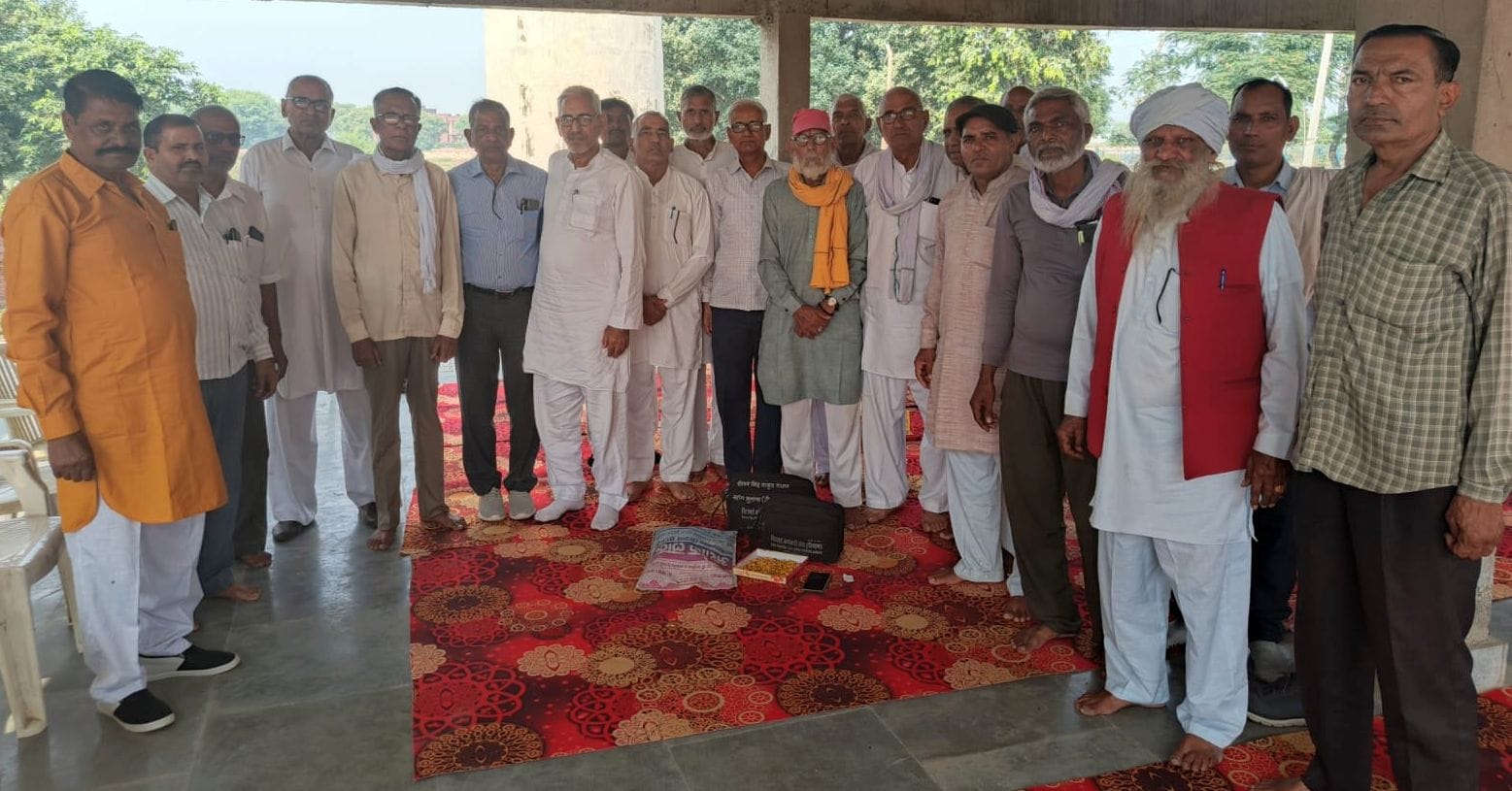 27जेएनडी17-सम्मेलन में उपस्थित रिटायर्ड कर्मचारी संघ के पदाधिकारी एवं अन्य। संवाद