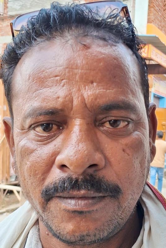 खाद के लिए अलीगंज सहकारी समिति के बाहर रात में लगी किसानों की भीड़। जागरूक पाठक खाद के लिए अलीगंज सहकारी समिति के बाहर रात में लगी किसानों की भीड़। जागरूक पाठक
