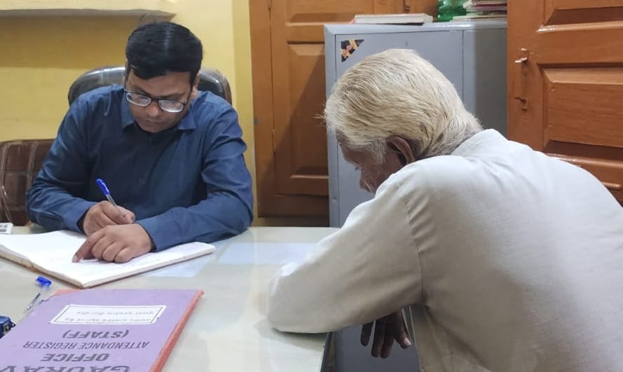 पूरनपुर के नगरीय प्राथमिक स्वास्थ्य केंद्र में खाली पड़ी चिकित्सक की कुर्सी।संवाद पूरनपुर के नगरीय प्राथमिक स्वास्थ्य केंद्र में खाली पड़ी चिकित्सक की कुर्सी।संवाद