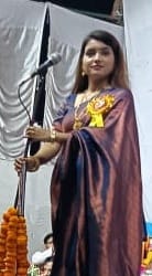 बीसलपुर में आयोजित कवि सम्मेलन में काव्य पाठ करते अनुराग मिश्रा।संवाद