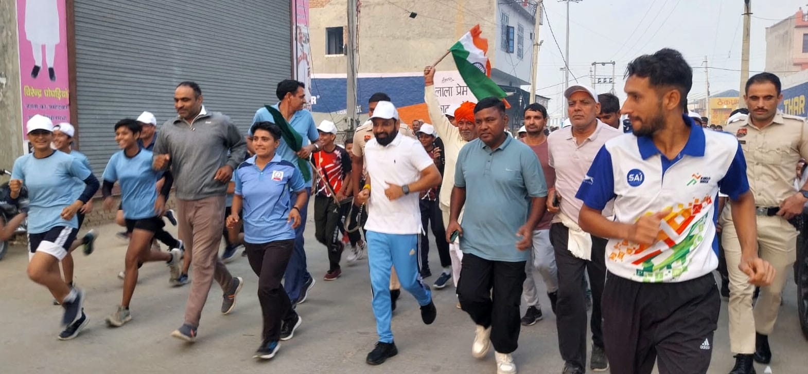 01जेएनडी01: जिला कारागार में राष्ट्रीय एकता की शपथ लेते हुए। स्रोत जेल प्रशासन 01जेएनडी01: जिला कारागार में राष्ट्रीय एकता की शपथ लेते हुए। स्रोत जेल प्रशासन