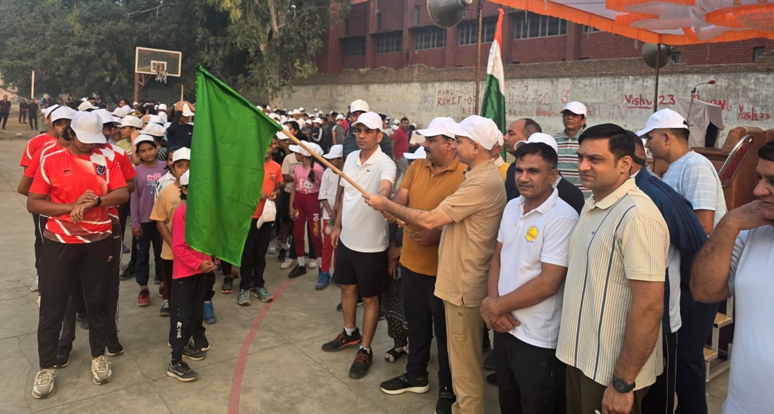 01जेएनडी01: जिला कारागार में राष्ट्रीय एकता की शपथ लेते हुए। स्रोत जेल प्रशासन 01जेएनडी01: जिला कारागार में राष्ट्रीय एकता की शपथ लेते हुए। स्रोत जेल प्रशासन