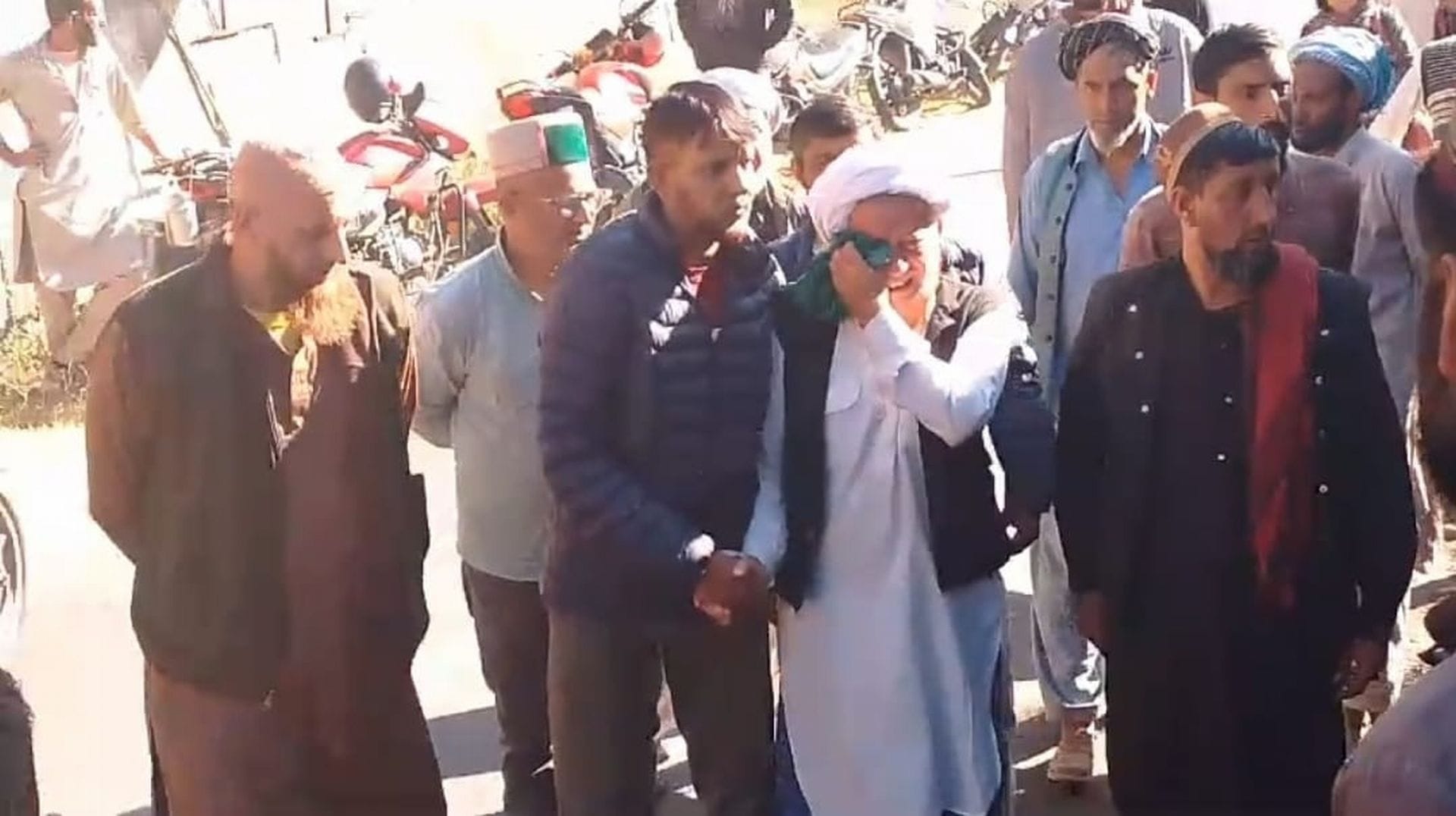 चंबा में भरमौर की गरोला पंचायत के स्वाई ककरी गांव में मकान में लगी आग से क्षतिग्रस्त मकान और उठ चंबा में भरमौर की गरोला पंचायत के स्वाई ककरी गांव में मकान में लगी आग से क्षतिग्रस्त मकान और उठ