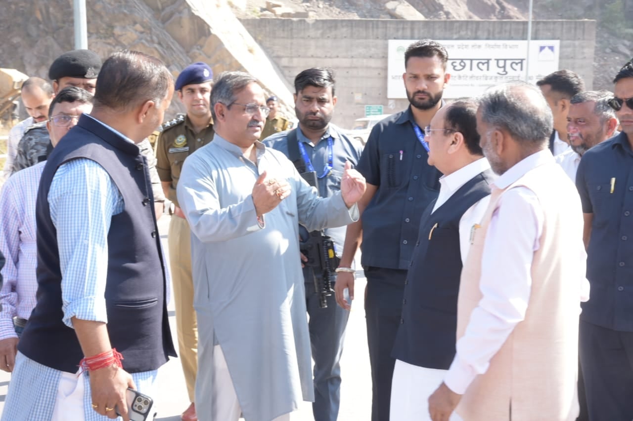 झंडूता के बागछाल पुल पर निरीक्षण के लिए पहुंचे केंद्रीय स्वास्थ्य मंत्री जेपी नड्डा। संवाद झंडूता के बागछाल पुल पर निरीक्षण के लिए पहुंचे केंद्रीय स्वास्थ्य मंत्री जेपी नड्डा। संवाद