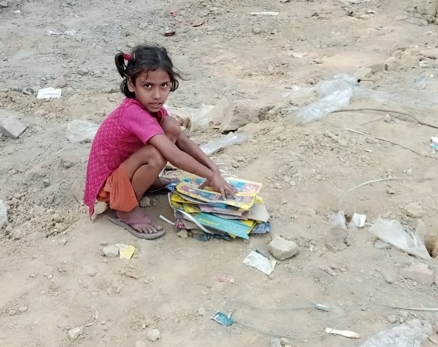 राजकीय मैदान में फैली पड़ी पॉलीथिन व अन्य कचरा। संवाद राजकीय मैदान में फैली पड़ी पॉलीथिन व अन्य कचरा। संवाद