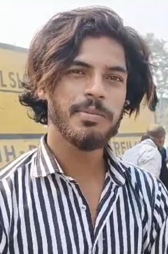 पीलीभीत के असम चौराहे के पास बीसलपुर मार्ग पर टेंपो में बैठती सवारी।संवाद पीलीभीत के असम चौराहे के पास बीसलपुर मार्ग पर टेंपो में बैठती सवारी।संवाद