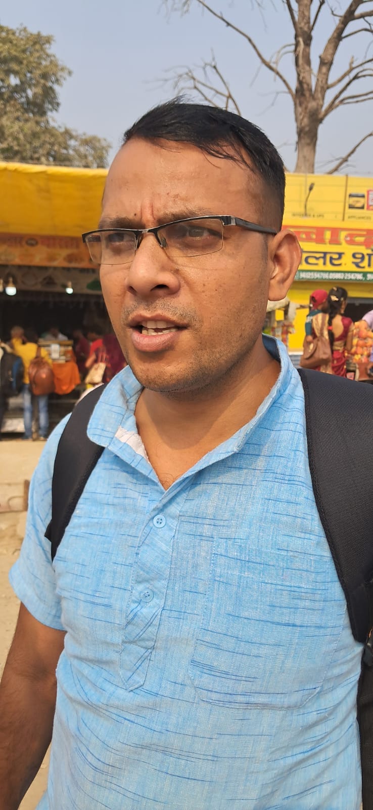 पीलीभीत के रेलवे स्टेशन पर ट्रेनों में रही यात्रियों की भीड़।संवाद पीलीभीत के रेलवे स्टेशन पर ट्रेनों में रही यात्रियों की भीड़।संवाद