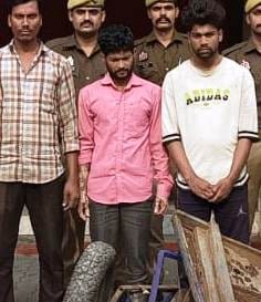 पलिया पुलिस द्वारा पकड़े गए गैंगस्टर एक्ट के अभियुक्त। स्त्रोत पुलिस।