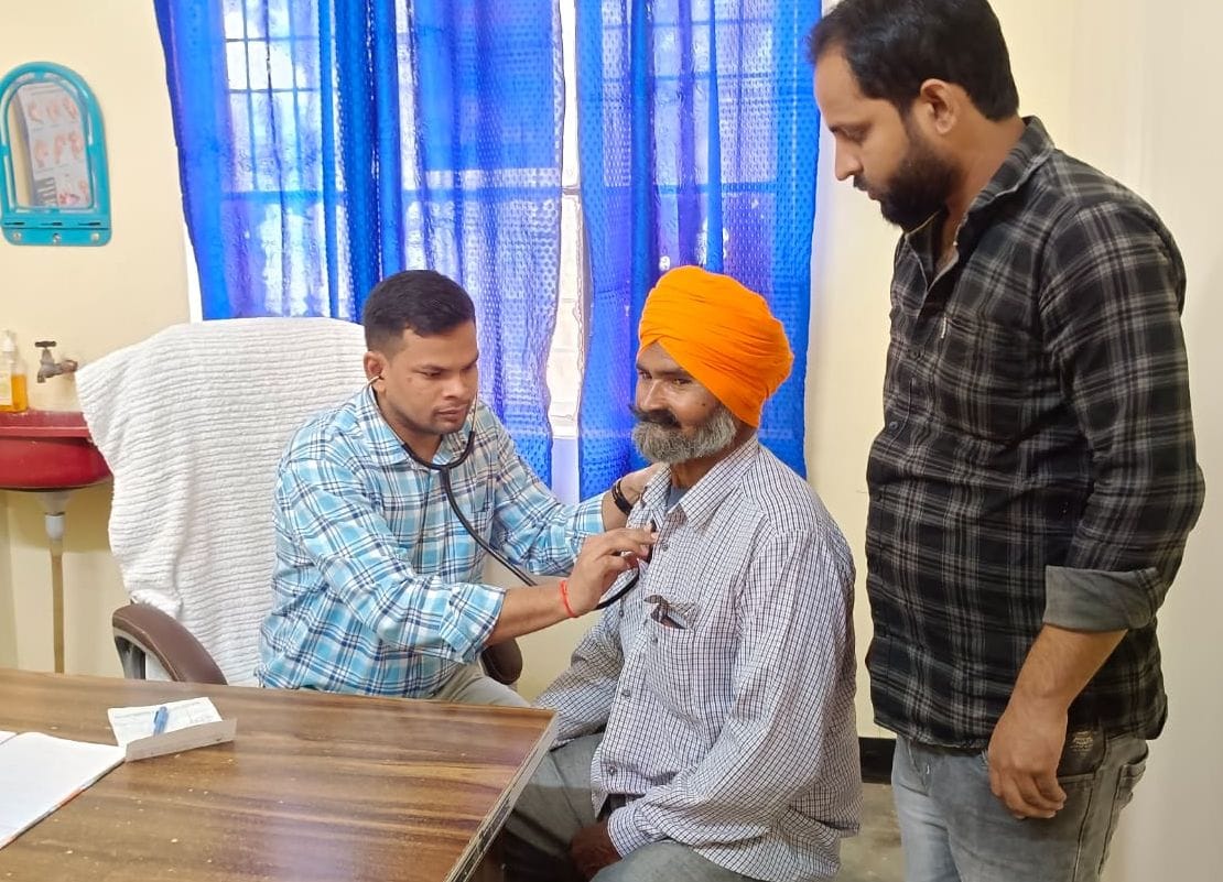 पड़रिया तुला पीएचसी पर 11.32 बजे पडा़ ताला। संवाद पड़रिया तुला पीएचसी पर 11.32 बजे पडा़ ताला। संवाद
